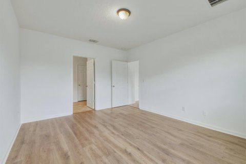 House in Port St. Lucie, Florida 4 bedrooms, 178 sq.m. № 2250873 - photo 18