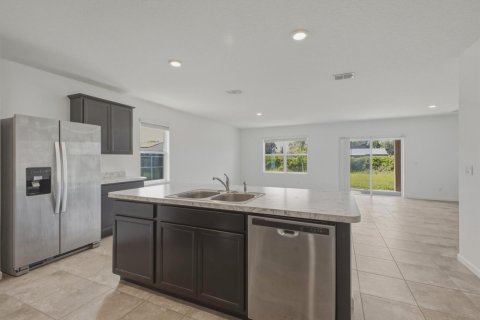 House in Port St. Lucie, Florida 4 bedrooms, 178 sq.m. № 2250873 - photo 8