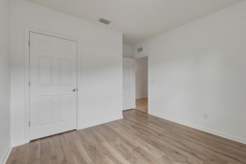 House in Port St. Lucie, Florida 4 bedrooms, 178 sq.m. № 2250873 - photo 23