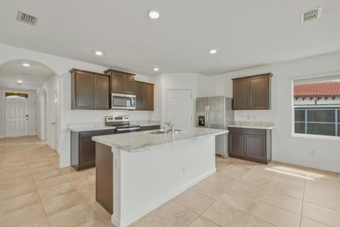 House in Port St. Lucie, Florida 4 bedrooms, 178 sq.m. № 2250873 - photo 4