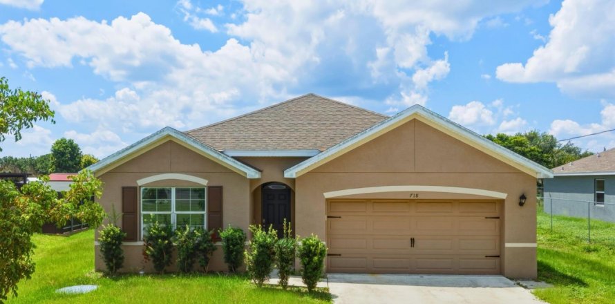 House in Port St. Lucie, Florida 4 bedrooms, 178 sq.m. № 2250873