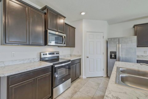 House in Port St. Lucie, Florida 4 bedrooms, 178 sq.m. № 2250873 - photo 6