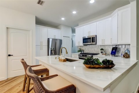 Villa ou maison à vendre à Tampa, Floride: 3 chambres, 160.81 m2 № 1910780 - photo 12