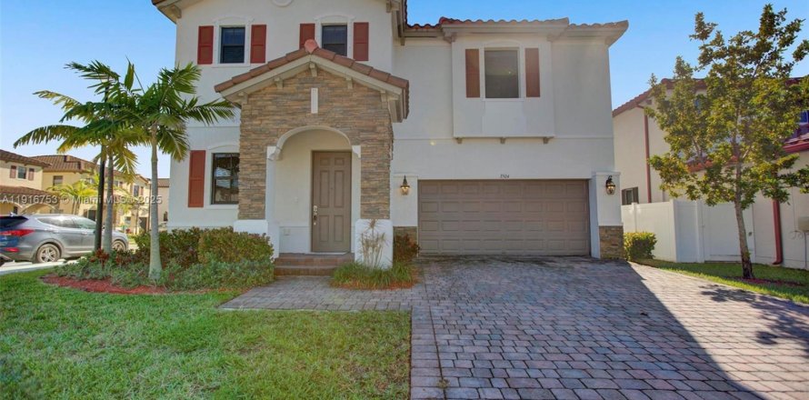 Casa en Hialeah, Florida 5 dormitorios, 308.06 m2 № 1972775