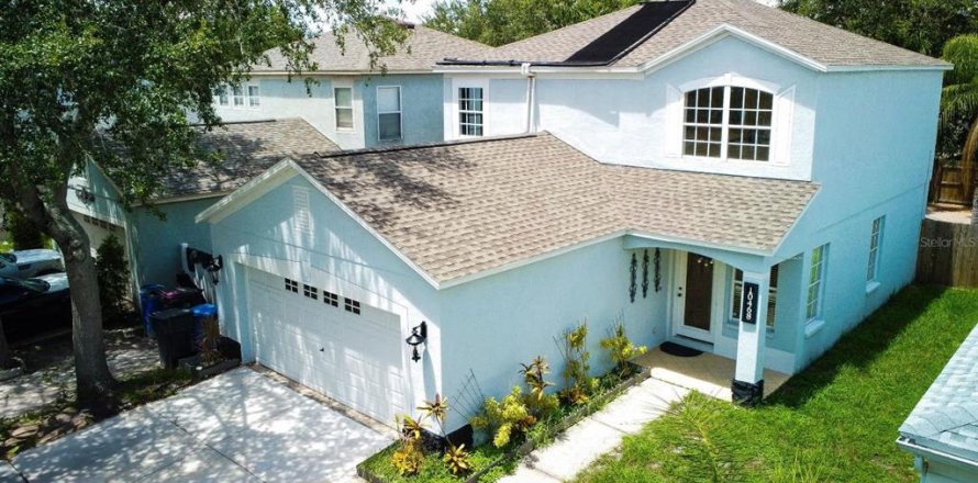 House in Tampa, Florida 4 bedrooms, 139.54 sq.m. № 2212680