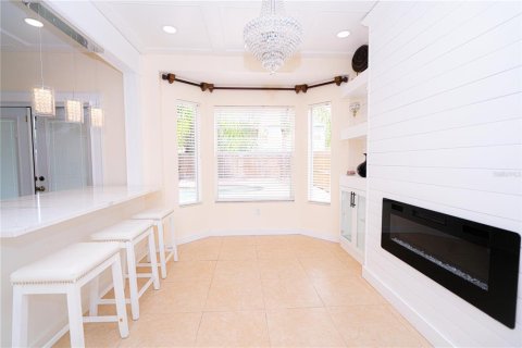 House in Tampa, Florida 4 bedrooms, 139.54 sq.m. № 2212680 - photo 16