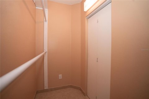 House in Tampa, Florida 4 bedrooms, 139.54 sq.m. № 2212680 - photo 24