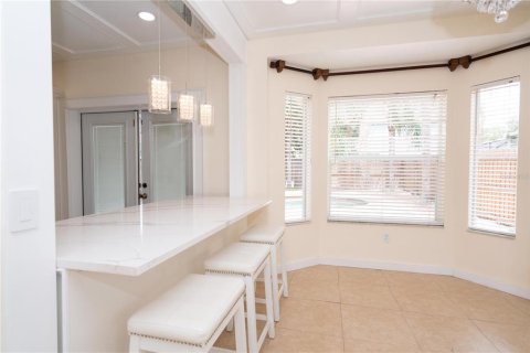 House in Tampa, Florida 4 bedrooms, 139.54 sq.m. № 2212680 - photo 17