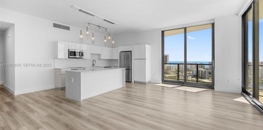 Appartement à Hallandale Beach, Floride 3 chambres, 155.52 m2 № 1977462