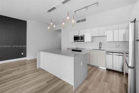 Appartement à louer à Hallandale Beach, Floride: 3 chambres, 155.52 m2 № 1977462 - photo 11