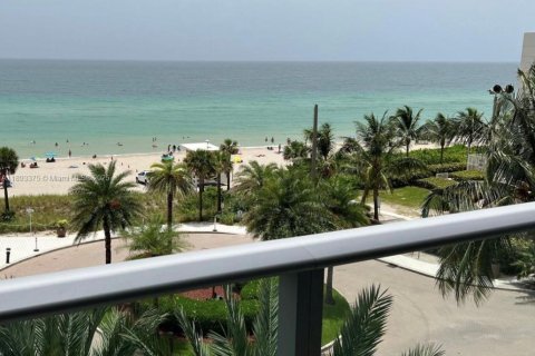 Condominio en alquiler en Hollywood, Florida, 1 dormitorio, 65.12 m2 № 1949970 - foto 11