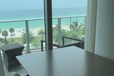 Condominio en alquiler en Hollywood, Florida, 1 dormitorio, 65.12 m2 № 1949970 - foto 3