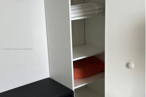 Condominio en alquiler en Hollywood, Florida, 1 dormitorio, 65.12 m2 № 1949970 - foto 14