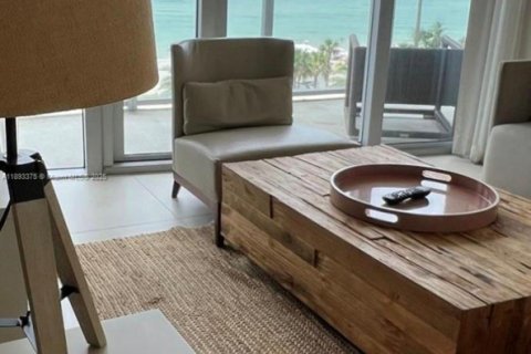 Condominio en alquiler en Hollywood, Florida, 1 dormitorio, 65.12 m2 № 1949970 - foto 5