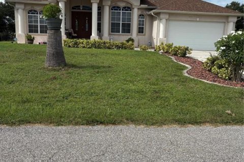 House in North Port, Florida 4 bedrooms, 216.65 sq.m. № 2118323