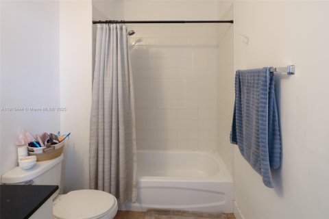 Copropriété à vendre à Miami, Floride: 2 chambres, 88.26 m2 № 1971597 - photo 22