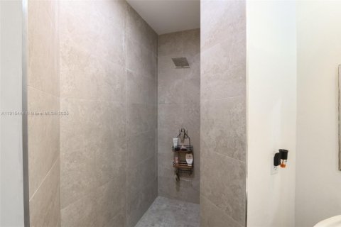 Copropriété à vendre à Miami, Floride: 2 chambres, 88.26 m2 № 1971597 - photo 15