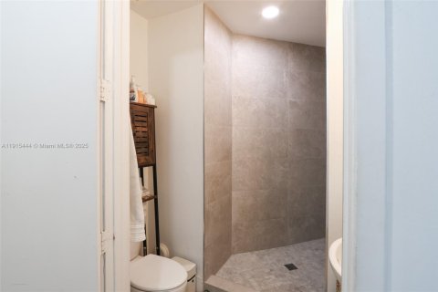 Copropriété à vendre à Miami, Floride: 2 chambres, 88.26 m2 № 1971597 - photo 17
