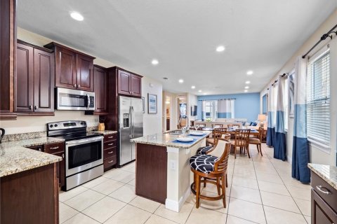 Casa en venta en Kissimmee, Florida, 8 dormitorios, 316.98 m2 № 1541350 - foto 11