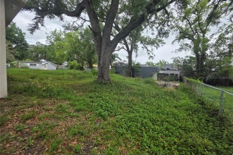 Duplex in Tampa, Florida 5 bedrooms, 181.16 sq.m. № 2213112 - photo 23