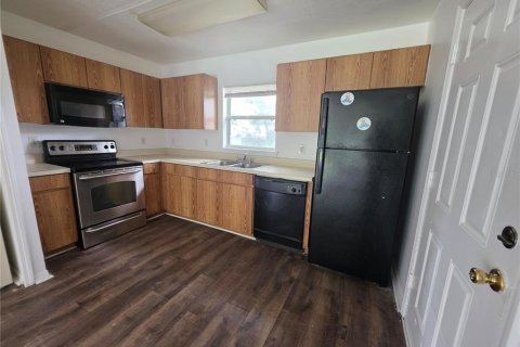 Duplex in Tampa, Florida 5 bedrooms, 181.16 sq.m. № 2213112 - photo 13
