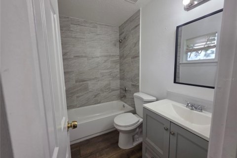 Duplex in Tampa, Florida 5 bedrooms, 181.16 sq.m. № 2213112 - photo 17
