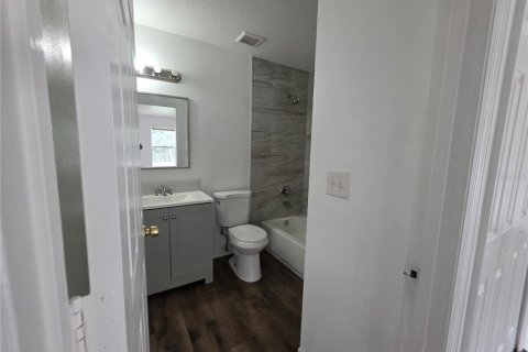 Duplex in Tampa, Florida 5 bedrooms, 181.16 sq.m. № 2213112 - photo 14