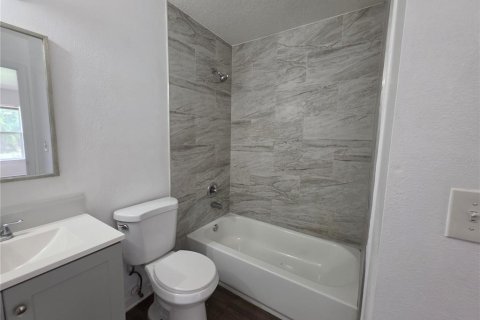 Duplex in Tampa, Florida 5 bedrooms, 181.16 sq.m. № 2213112 - photo 15