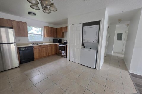 Duplex in Tampa, Florida 5 bedrooms, 181.16 sq.m. № 2213112 - photo 3