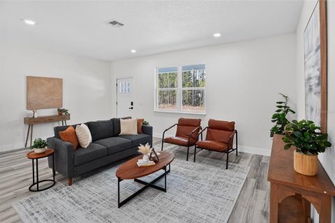 Villa ou maison à louer à Citrus Springs, Floride: 4 chambres, 171.4 m2 № 2413415 - photo 2