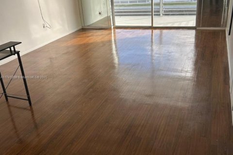 Condominio en alquiler en North Miami Beach, Florida, 2 dormitorios, 100.8 m2 № 1981152 - foto 10