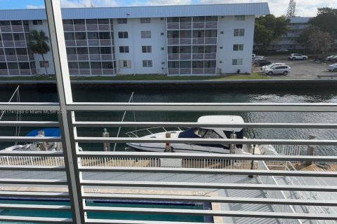 Condominio en alquiler en North Miami Beach, Florida, 2 dormitorios, 100.8 m2 № 1981152 - foto 14