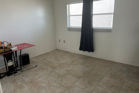 Condominio en alquiler en North Miami Beach, Florida, 2 dormitorios, 100.8 m2 № 1981152 - foto 16