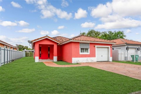 Купить виллу или дом в Майами, Флорида 4 спальни, 169.73м2, № 2049070 - фото 2