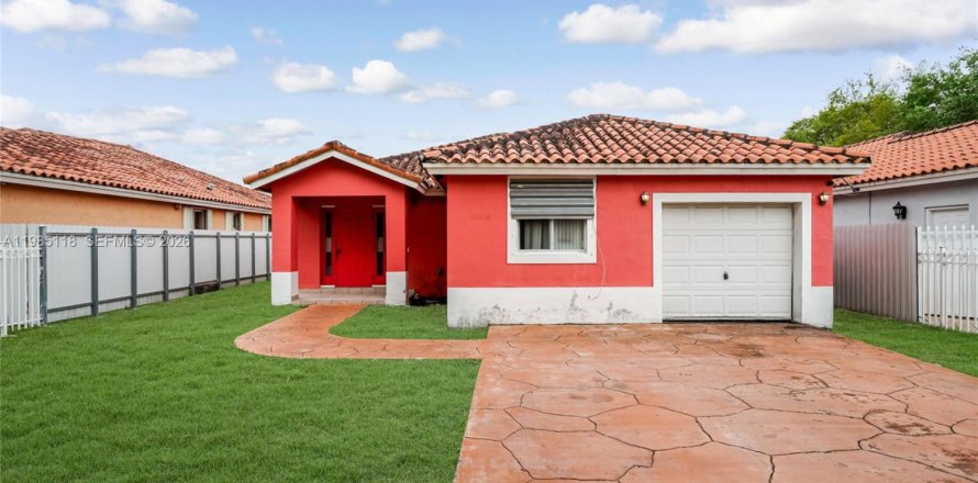 Дом в Майами, Флорида 4 спальни, 169.73м2 № 2049070