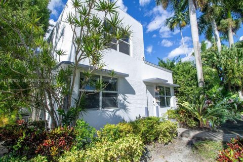 Villa ou maison à louer à Hollywood, Floride: 4 chambres, 214.05 m2 № 2029197 - photo 13