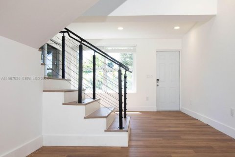 Villa ou maison à louer à Hollywood, Floride: 4 chambres, 214.05 m2 № 2029197 - photo 15