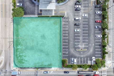 Propiedad comercial en venta en Miami, Florida № 1940538 - foto 2