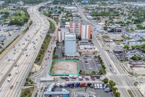 Propiedad comercial en Miami, Florida № 1940538