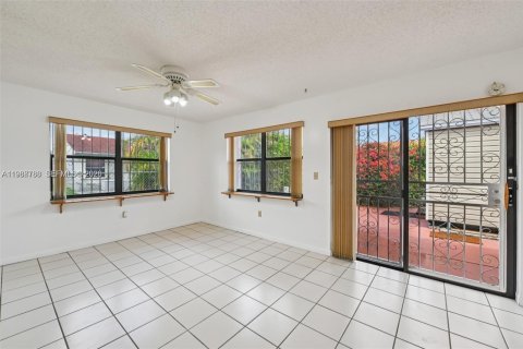 Купить виллу или дом в Майами, Флорида 2 спальни, 104.05м2, № 2051072 - фото 16