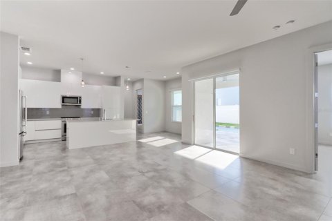 Villa ou maison à louer à Tampa, Floride: 4 chambres, 205.5 m2 № 1816145 - photo 3