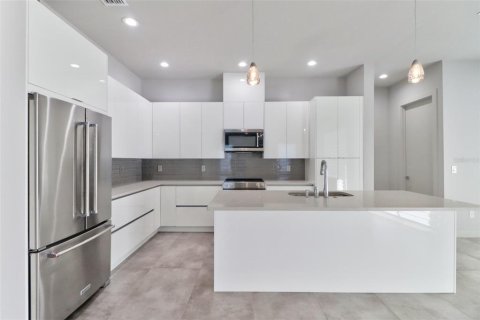 Villa ou maison à louer à Tampa, Floride: 4 chambres, 205.5 m2 № 1816145 - photo 6