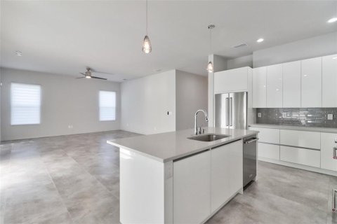 Villa ou maison à louer à Tampa, Floride: 4 chambres, 205.5 m2 № 1816145 - photo 4