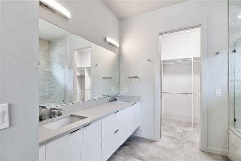 Villa ou maison à louer à Tampa, Floride: 4 chambres, 205.5 m2 № 1816145 - photo 12