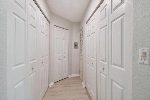 Condo in Tampa, Florida, 2 bedrooms № 2104830 - photo 10