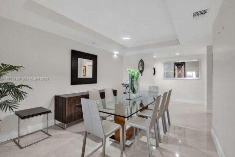 Condo in Key Biscayne, Florida, 3 bedrooms  № 1956287 - photo 16