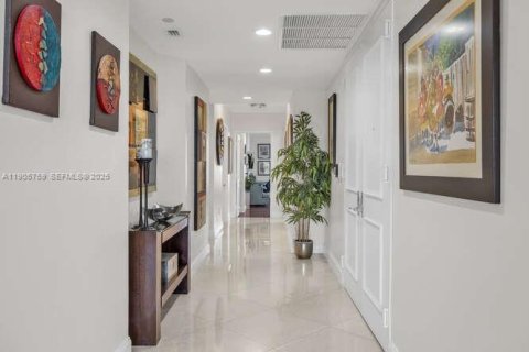 Condo in Key Biscayne, Florida, 3 bedrooms  № 1956287 - photo 3