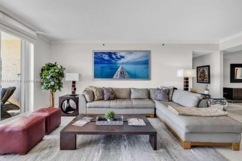 Condo in Key Biscayne, Florida, 3 bedrooms  № 1956287 - photo 14