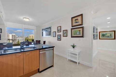 Condo in Key Biscayne, Florida, 3 bedrooms  № 1956287 - photo 8