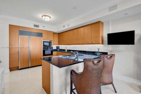 Condo in Key Biscayne, Florida, 3 bedrooms  № 1956287 - photo 7